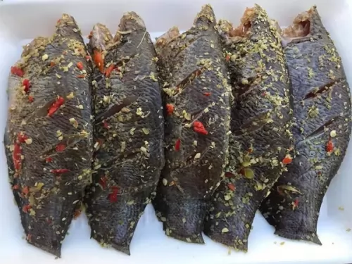 Cá sặc 1 nắng ướp sả ớt ảnh 1
