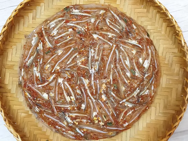Bánh tráng cá cơm