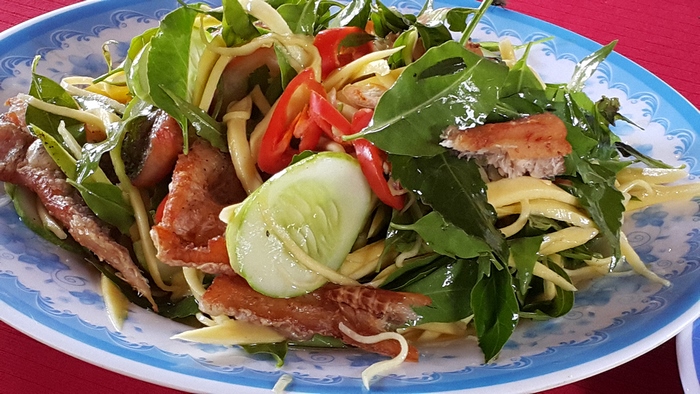 gỏi sầu đâu khô sặc