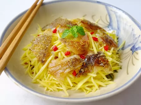 Khô cá sặc bướm gỏi xoài