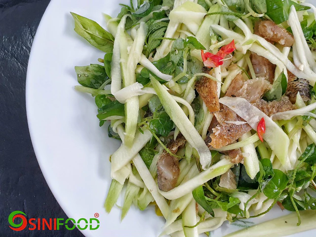 Khô cá sặc trộn gỏi xoài