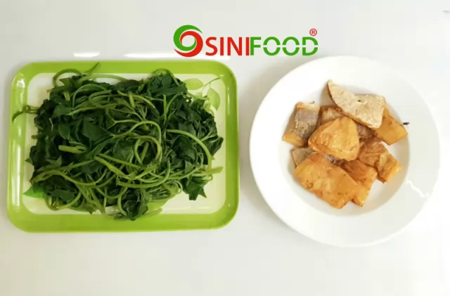 Khô cá lăng phồng ăn cùng rau luộc